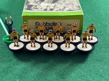Load image into Gallery viewer, Subbuteo LW Wolves Ref 211
