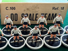 Load image into Gallery viewer, Subbuteo HW Team Fulham Ref 10
