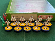 Load image into Gallery viewer, Subbuteo LW Leeds United Ref 594
