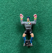 Load image into Gallery viewer, Extreme Works Fox 2.0 Goalkeeper Figure Italy 1982
