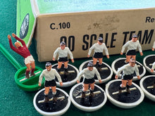 Load image into Gallery viewer, Subbuteo HW Team Fulham Ref 10
