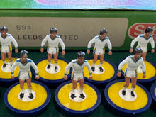 Load image into Gallery viewer, Subbuteo LW Leeds United Ref 594
