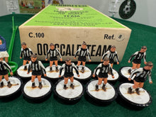 Load image into Gallery viewer, Subbuteo HW Team Newcastle United Ref 8
