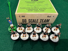 Load image into Gallery viewer, Subbuteo HW Team Newcastle United Ref 8
