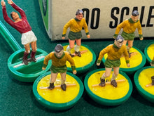 Load image into Gallery viewer, Subbuteo HW Team Norwich City  Ref 28
