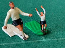 Load image into Gallery viewer, Subbuteo England Ref 154 Corner Kicker and Throw in Figure
