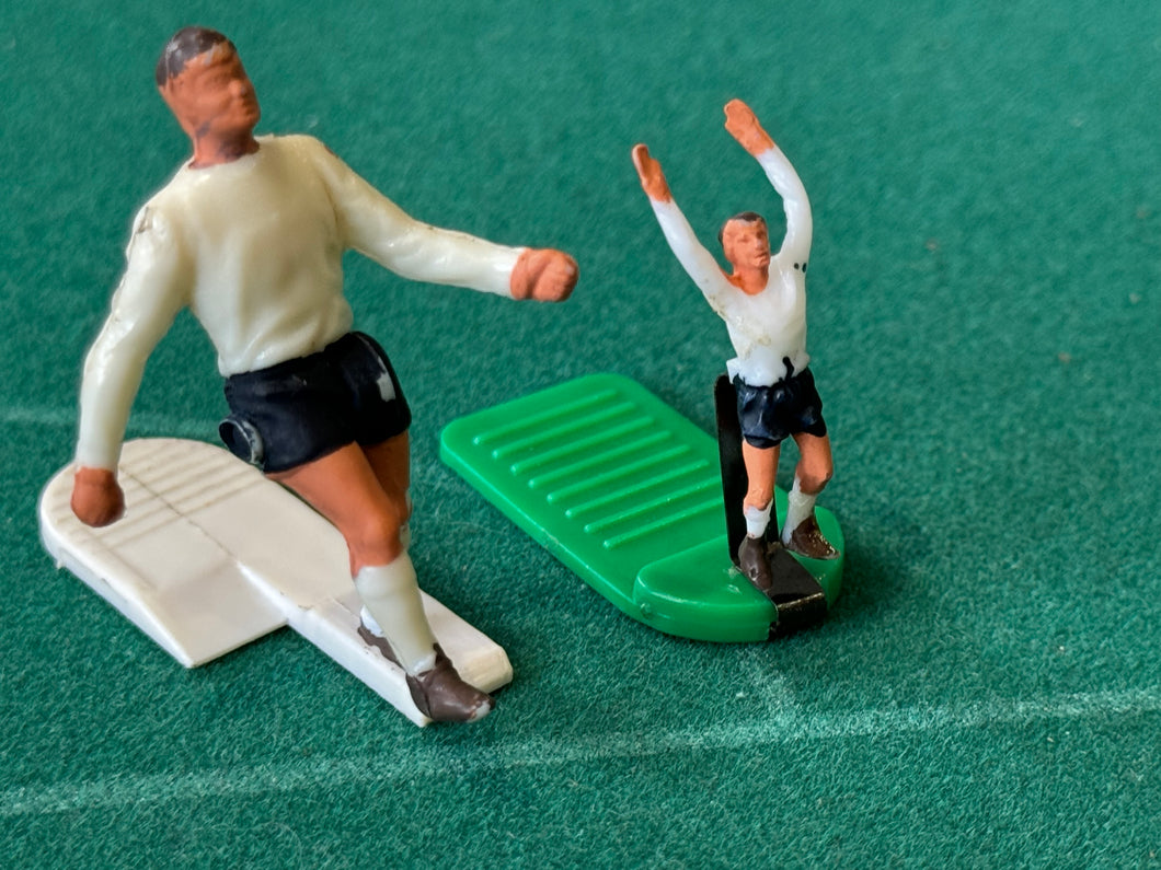 Subbuteo England Ref 154 Corner Kicker and Throw in Figure