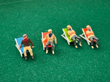 Load image into Gallery viewer, Subbuteo Cricket Spectators in Deckchairs x4
