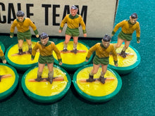 Load image into Gallery viewer, Subbuteo HW Team Norwich City  Ref 28
