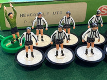 Load image into Gallery viewer, Subbuteo LW Newcastle Ref 8
