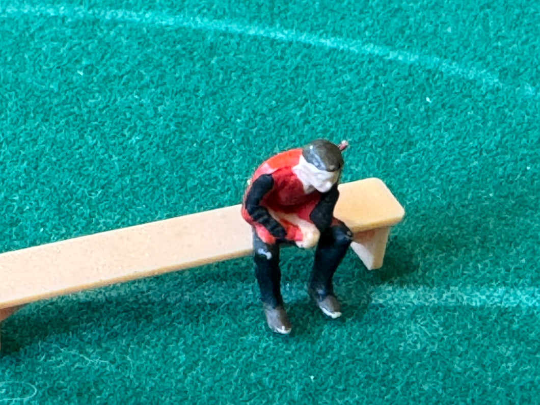 Subbuteo Dugout Red Leaning Forward Figure