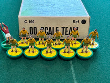 Load image into Gallery viewer, Subbuteo HW Team Norwich City  Ref 28
