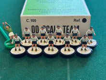 Load image into Gallery viewer, Subbuteo HW Team England Ref 154
