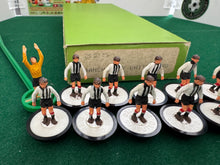 Load image into Gallery viewer, Subbuteo LW HPManchester United 2nd Ref 325
