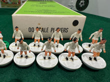 Load image into Gallery viewer, Subbuteo HW Team Leeds Ref 21
