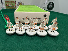 Load image into Gallery viewer, Subbuteo HW Team Leeds Ref 21
