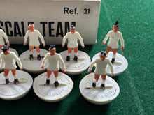 Load image into Gallery viewer, Subbuteo HW Team Leeds Ref 21
