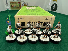 Load image into Gallery viewer, Subbuteo HW Team Newcastle United Ref 8
