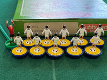 Load image into Gallery viewer, Subbuteo LW Leeds United Ref 594
