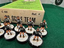 Load image into Gallery viewer, Subbuteo HW Team Newcastle United Ref 8
