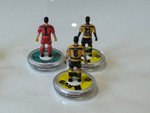 Load image into Gallery viewer, Borussia Dortmund Decals Tchaaa4 Figures and Tchaaa4 Arrow 2 Transparent HW Bases
