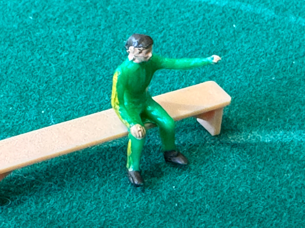 Subbuteo Dugout Figure Green Pointing