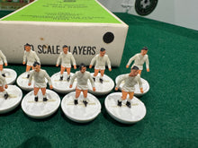 Load image into Gallery viewer, Subbuteo HW Team Leeds Ref 21
