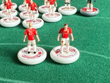 Load image into Gallery viewer, Manchester United 1999 Champions League Winners Decals Tchaaa4 Figures and Tchaaa4 Arrow 2 HW Bases
