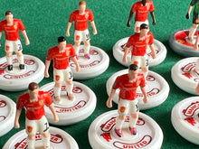 Load image into Gallery viewer, Manchester United 1999 Champions League Winners Decals Tchaaa4 Figures and Tchaaa4 Arrow 2 HW Bases
